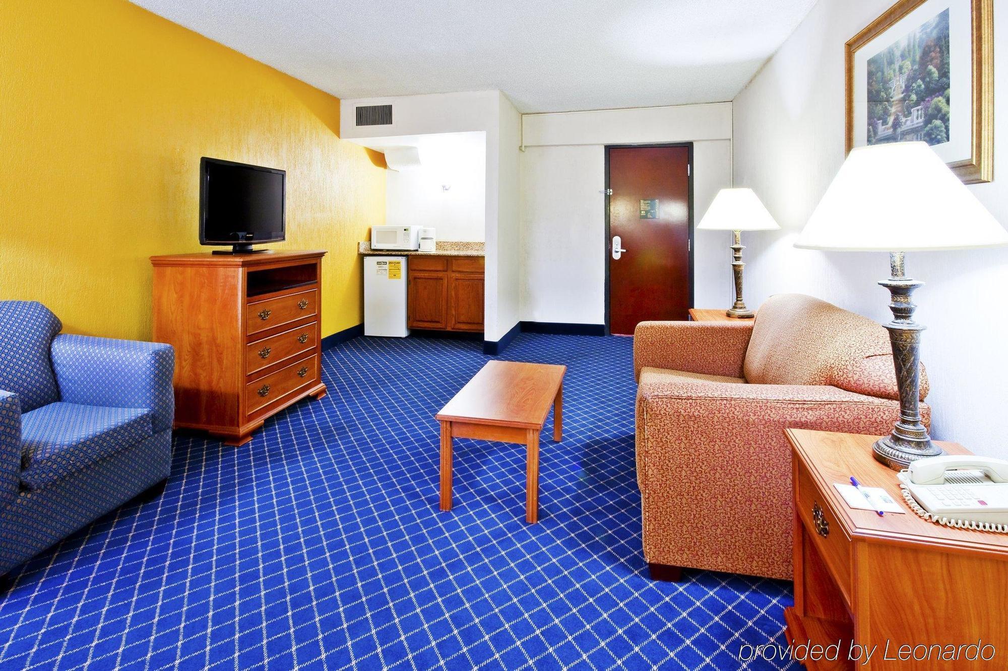 Holiday Inn Express & Suites Nashville-I-40 & I-24 Zimmer foto